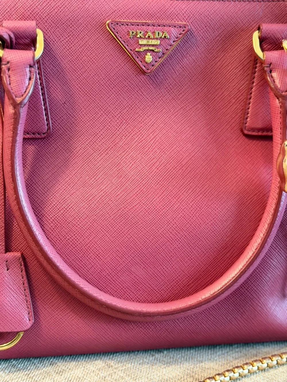 EUC Prada Pink Saffiano Leather Gold 50 in Crossbody Handbag Bow Charm dust bag - Picture 6 of 17